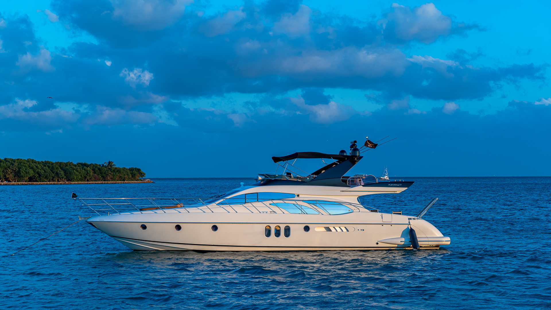 Azimut L'chaim yacht rental Miami — elegant bow design