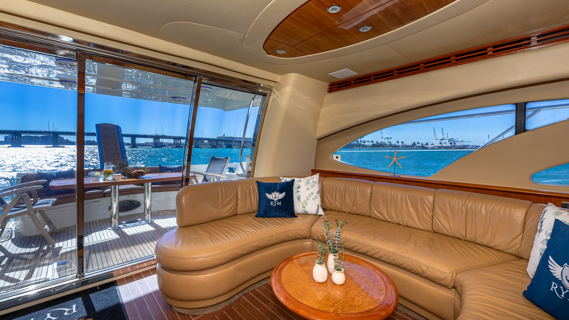 65-foot luxury yacht charter Miami — Azimut L'chaim profile