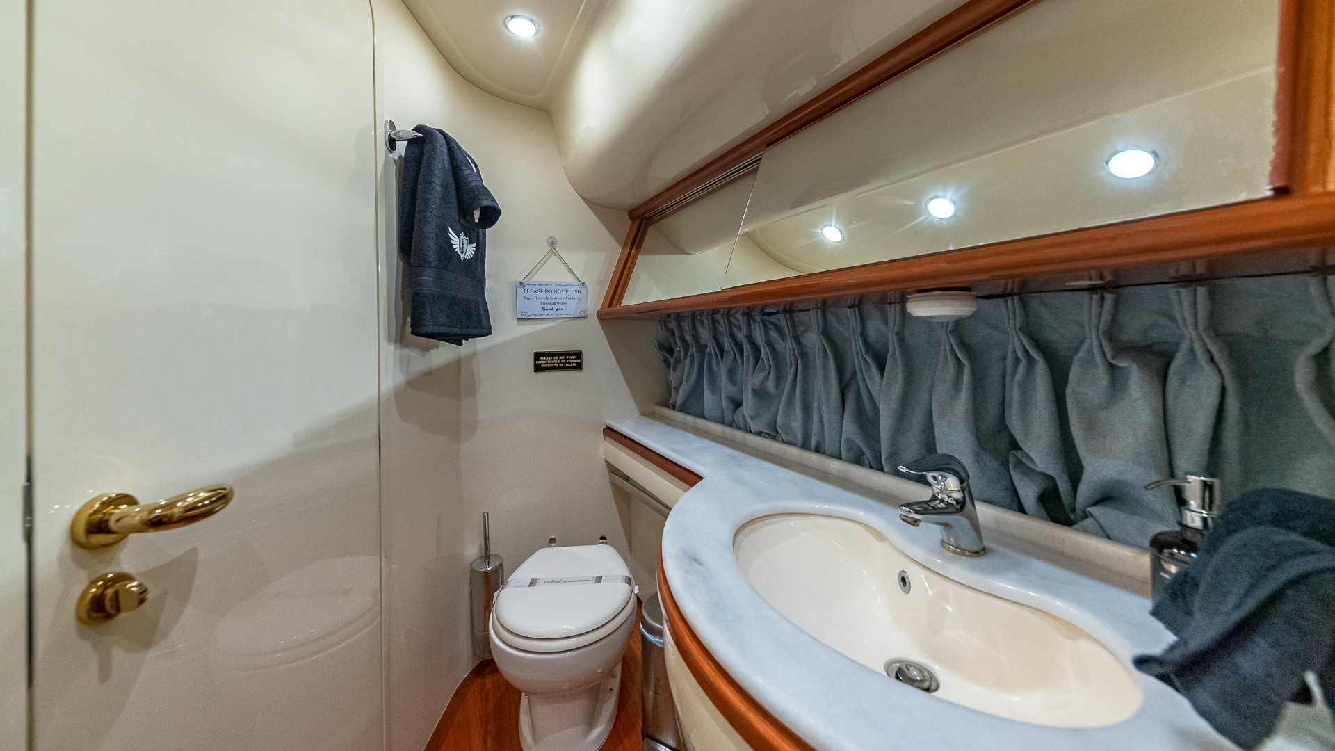 Azimut L'chaim charter Miami — sunset cruise views