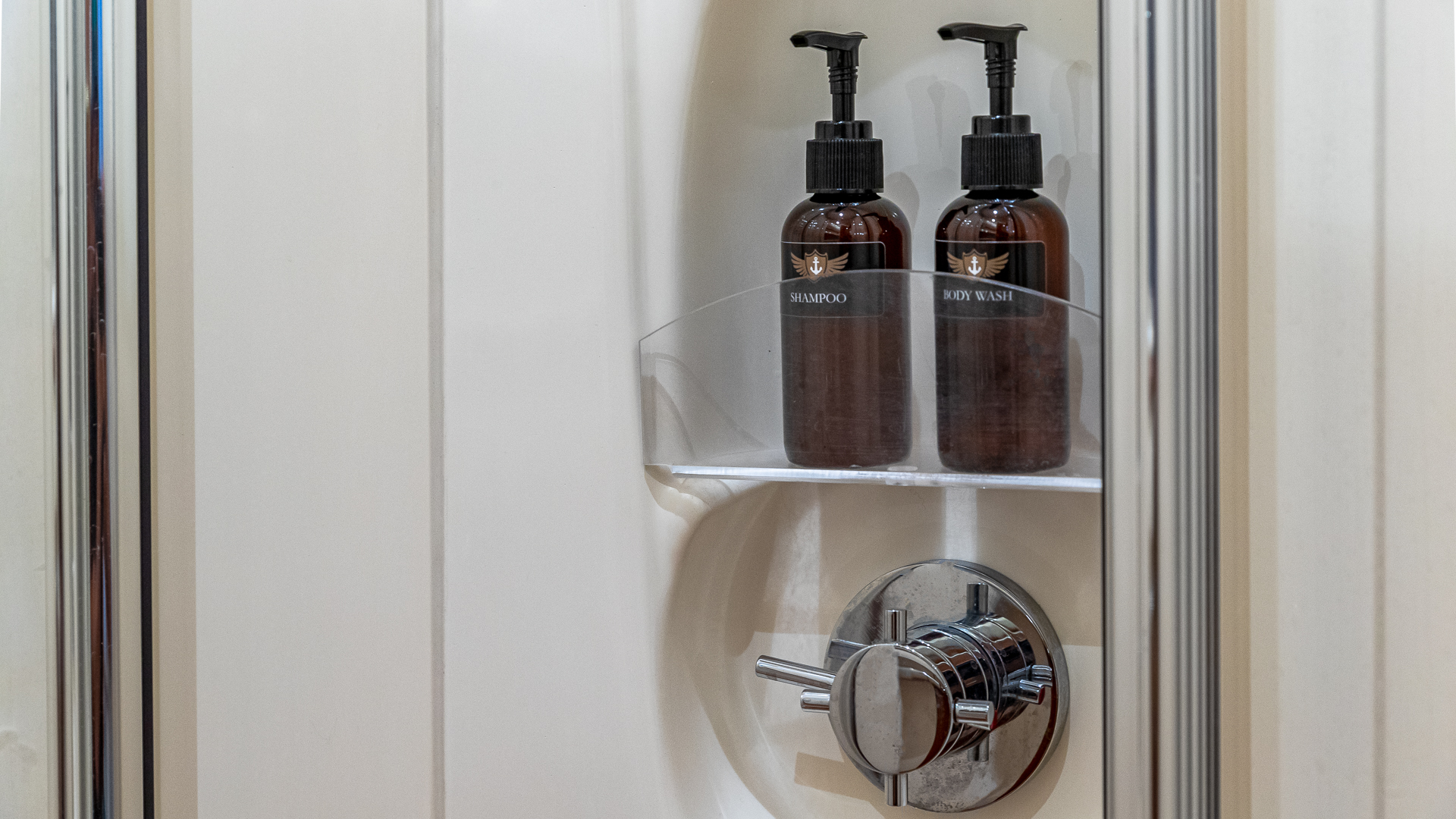 65-foot luxury yacht Miami Beach — Azimut L'chaim docked