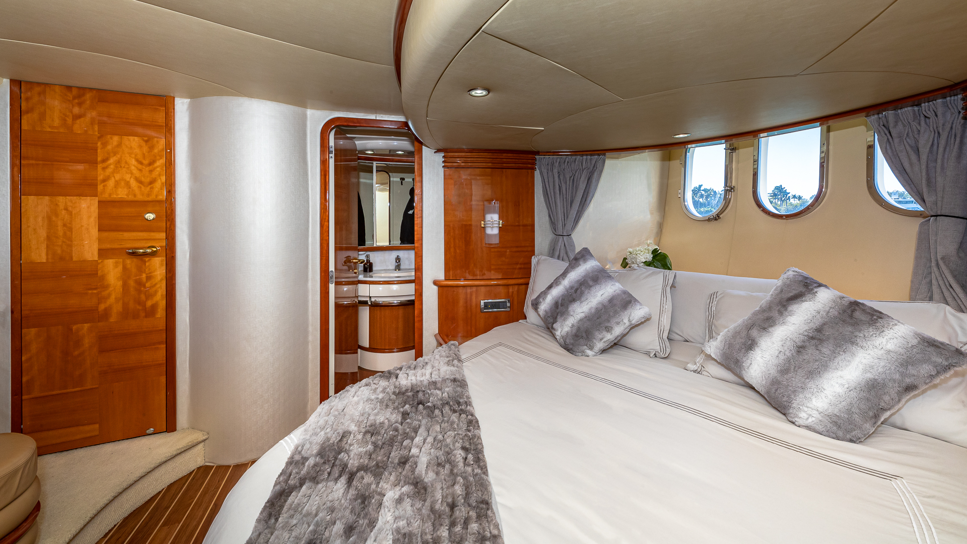 65-foot Azimut charter Miami — water sports platform