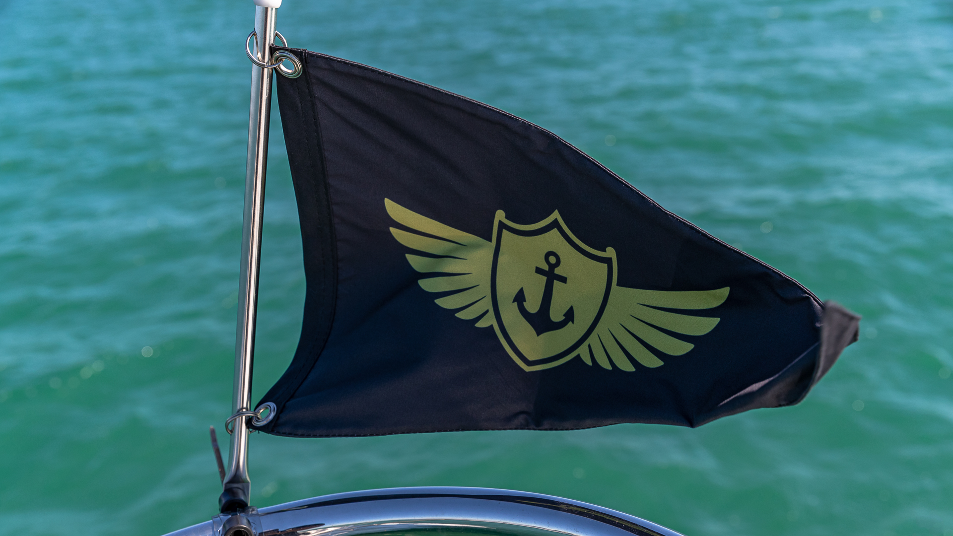 Azimut L'chaim yacht Miami — flybridge helm controls