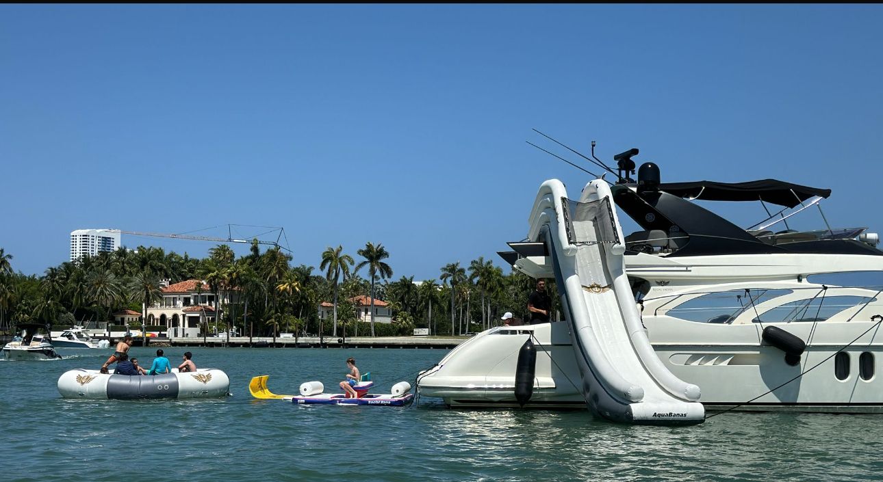 Azimut L'chaim luxury yacht Miami — party guests enjoying cruise