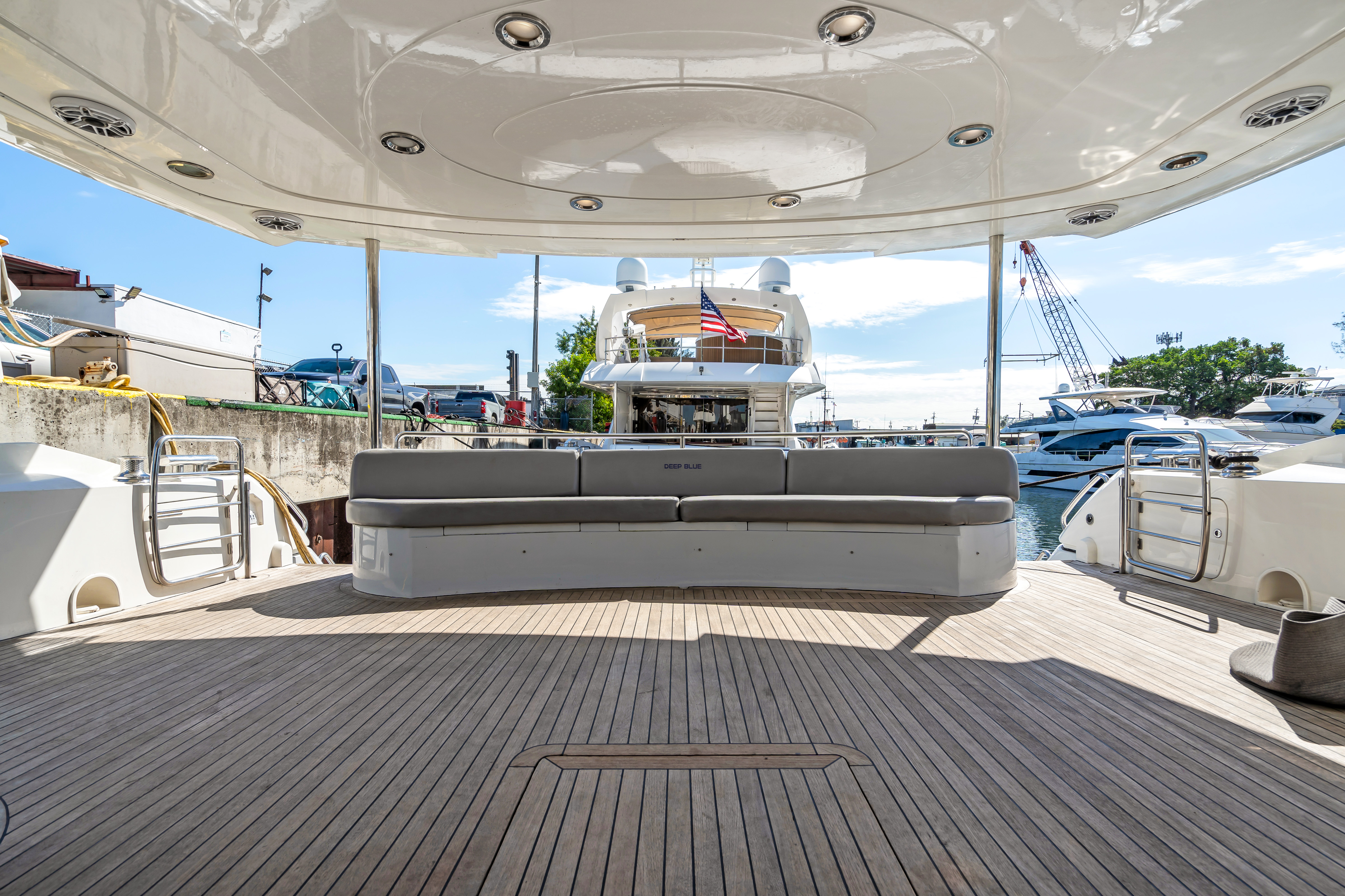 90-foot Acgua Alberti superyacht charter Miami for large groups and events