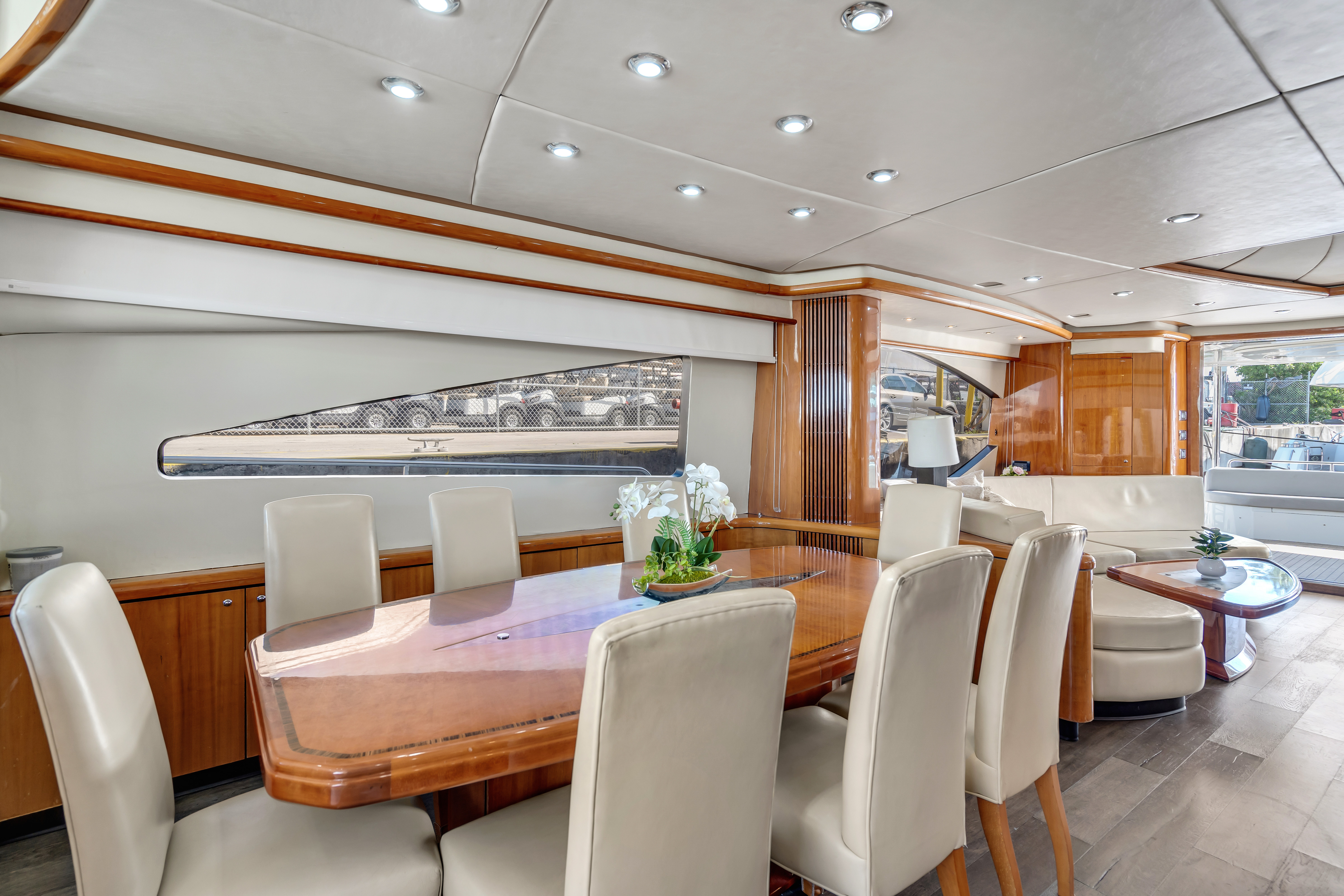 90' Deep Blue W/ Jacuzzi