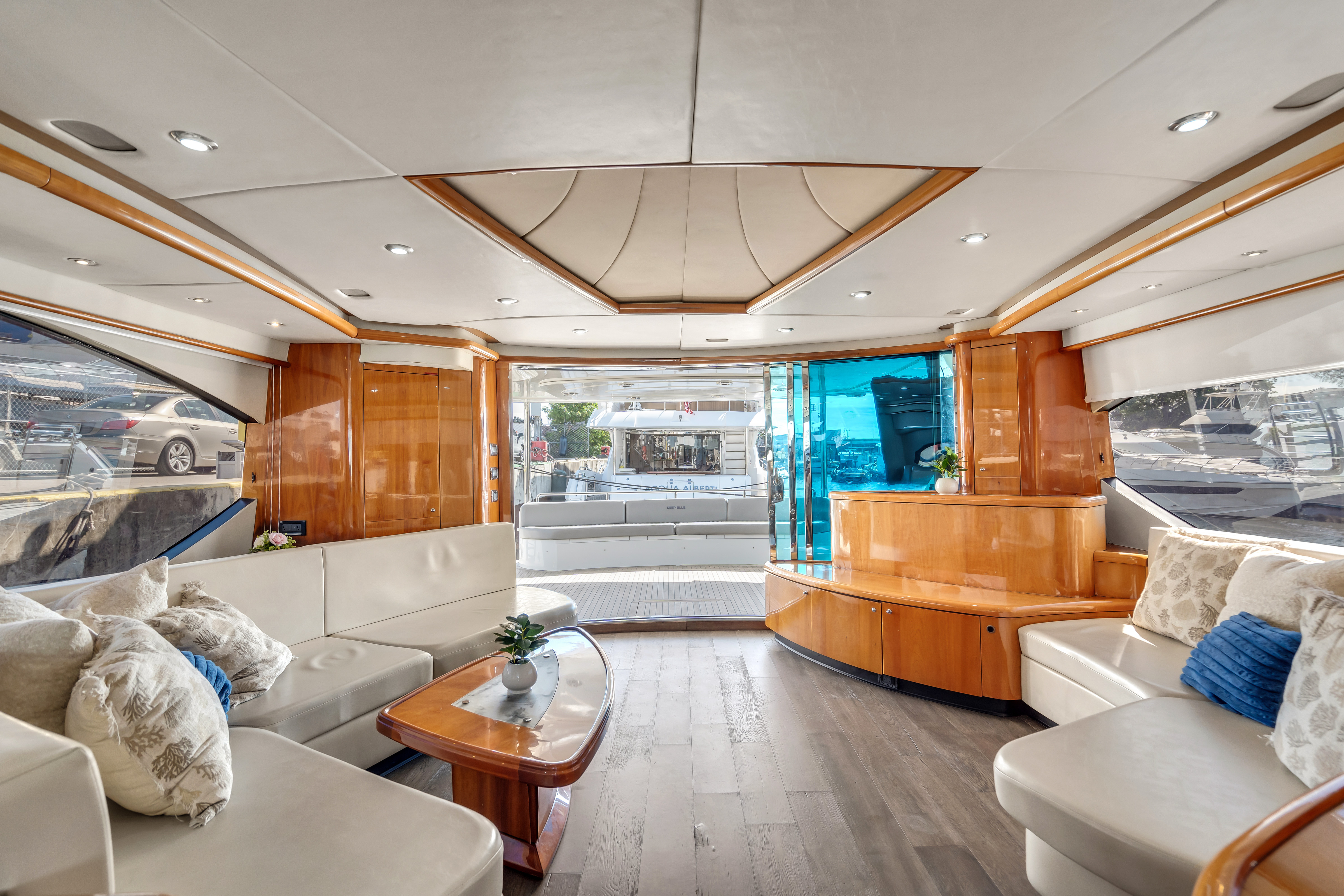 90' Deep Blue W/ Jacuzzi