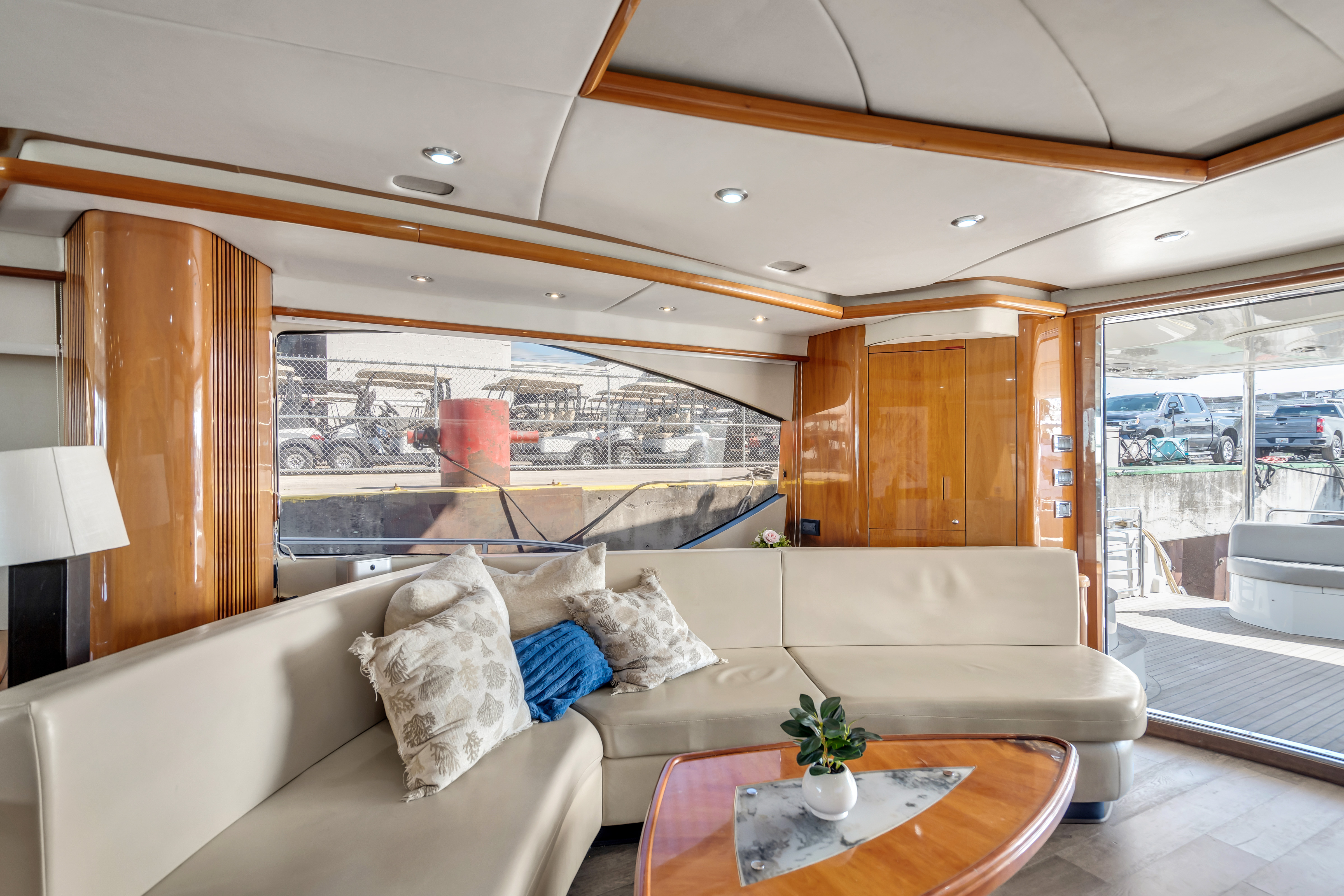 90' Deep Blue W/ Jacuzzi