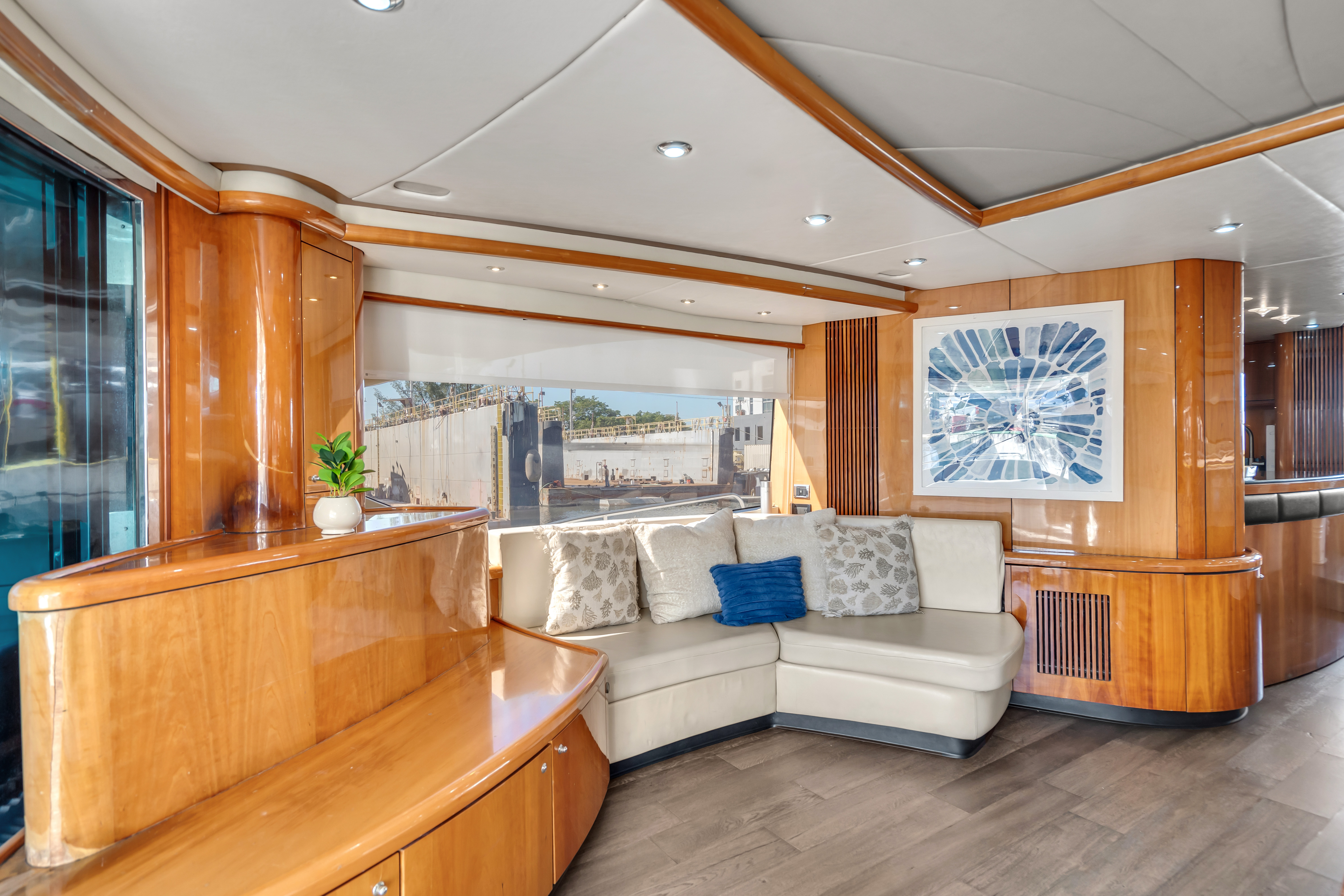 90' Deep Blue W/ Jacuzzi