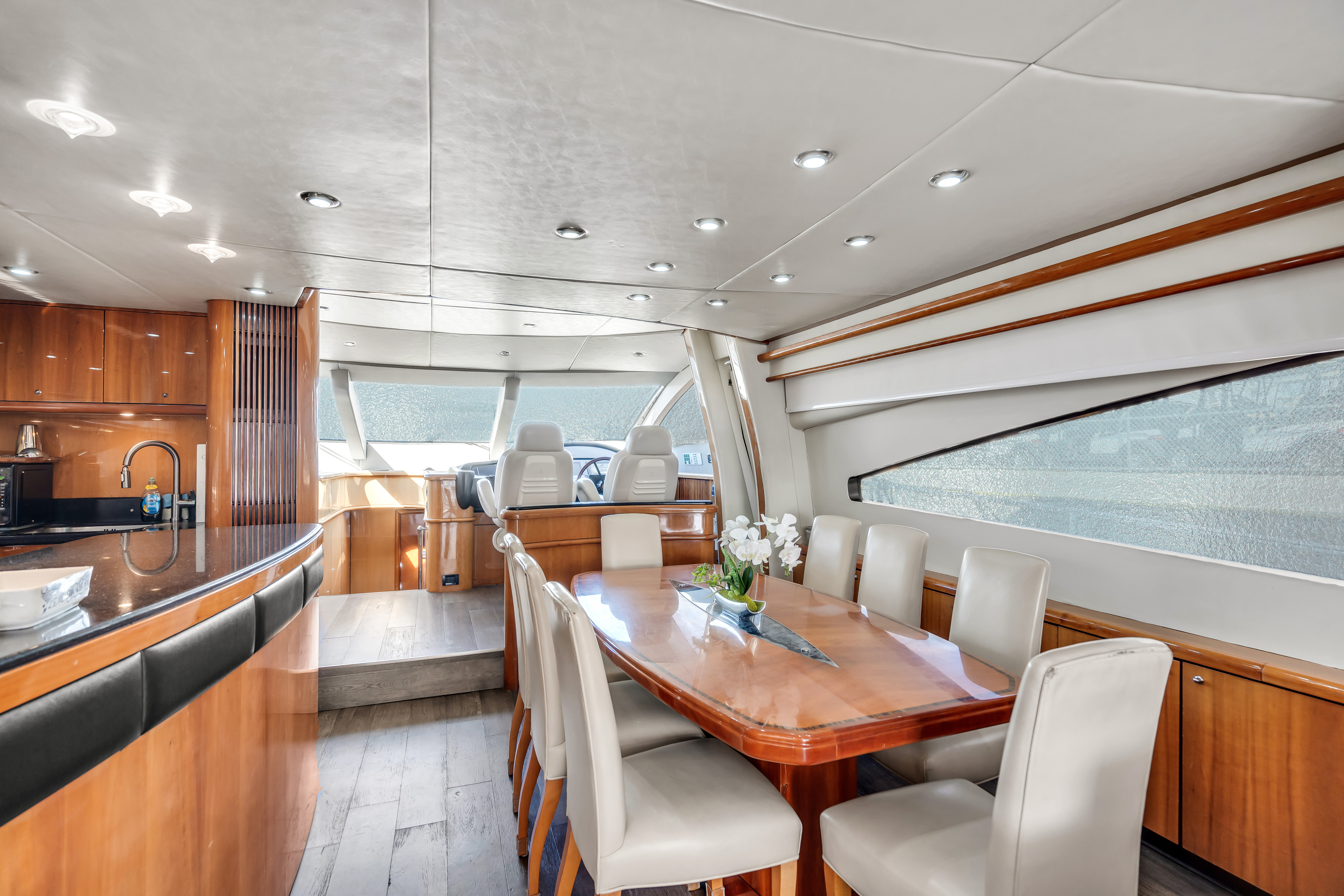 90' Deep Blue W/ Jacuzzi