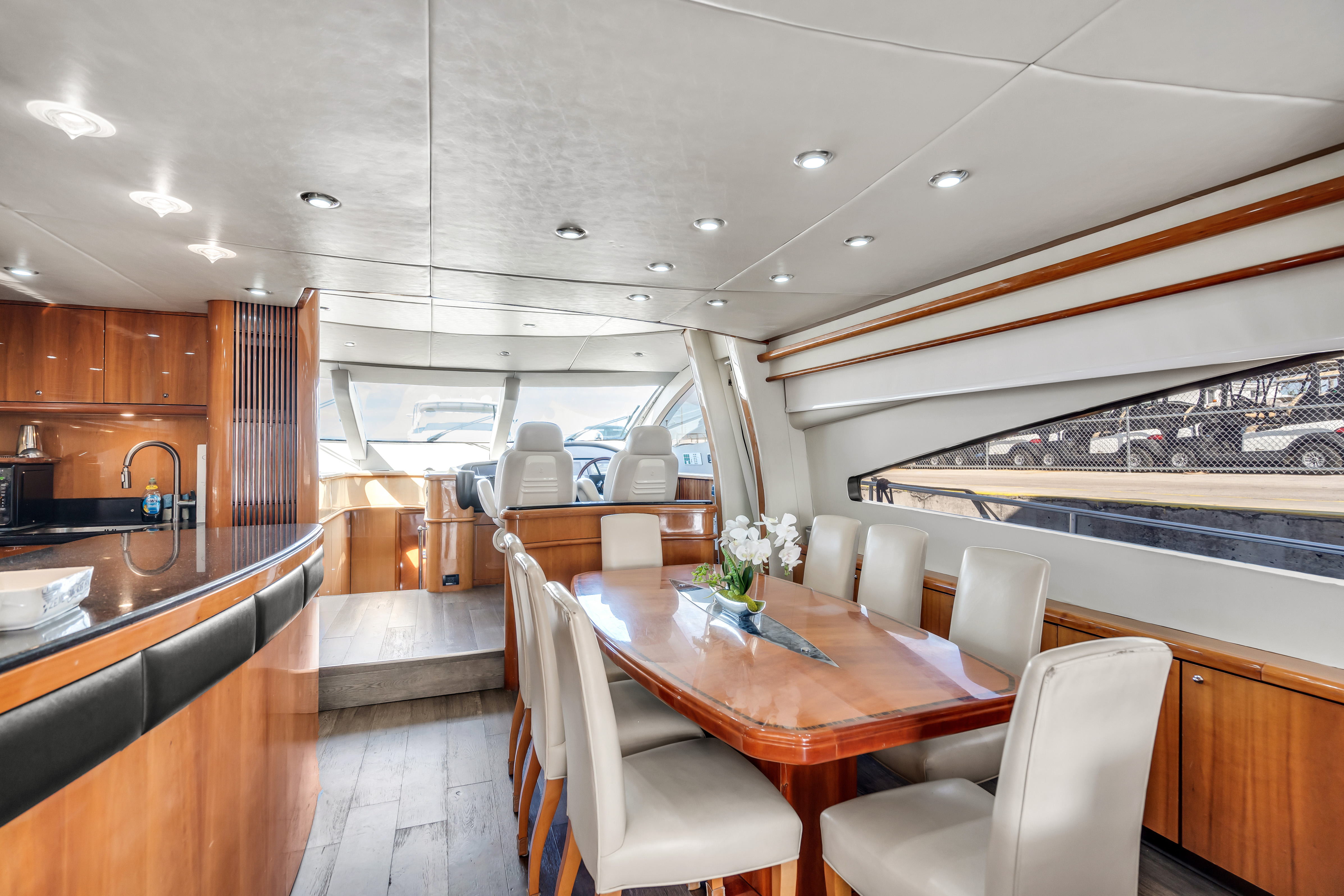 90' Deep Blue W/ Jacuzzi