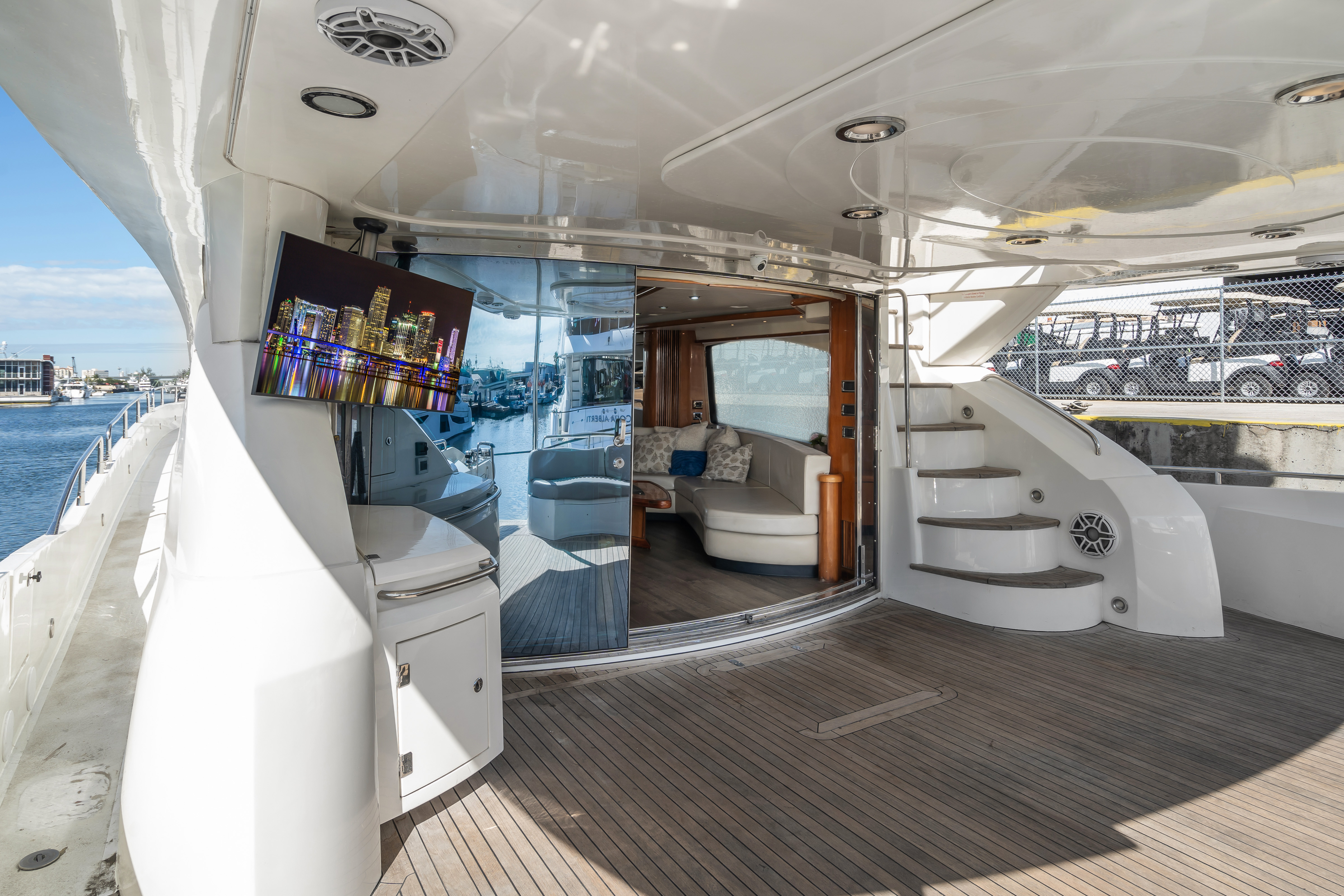 90' Deep Blue W/ Jacuzzi