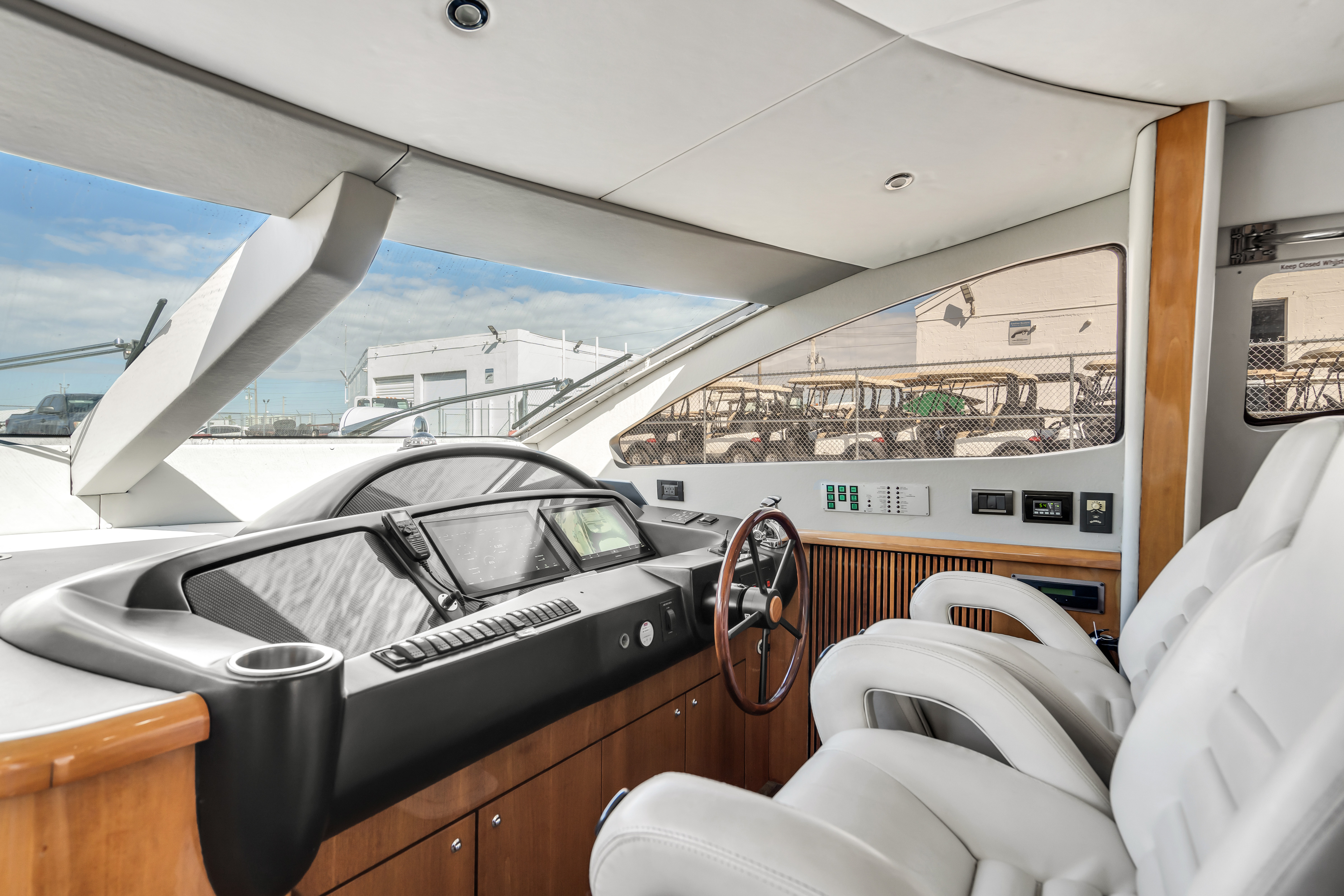 90' Deep Blue W/ Jacuzzi