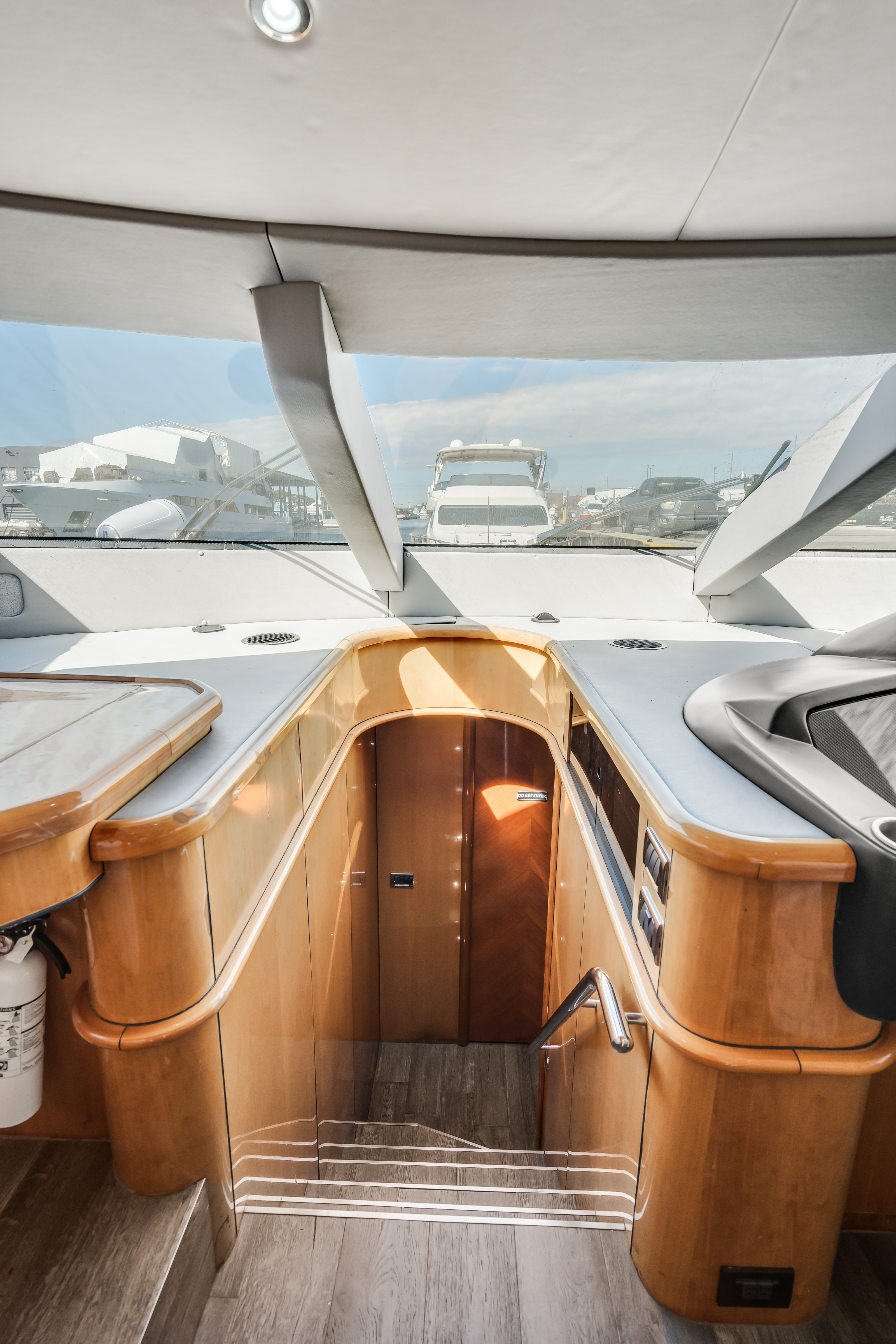 90' Deep Blue W/ Jacuzzi