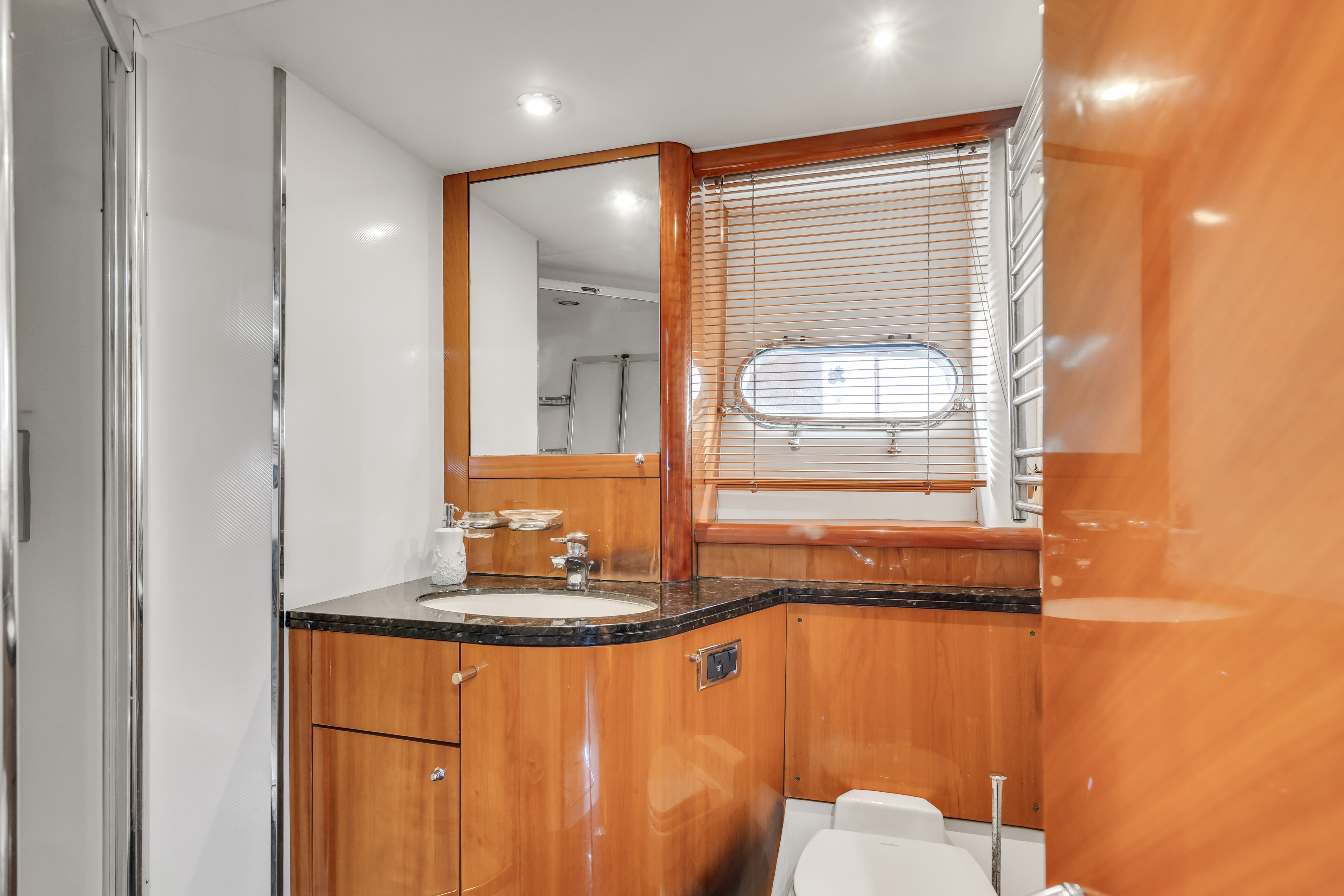 90' Deep Blue W/ Jacuzzi