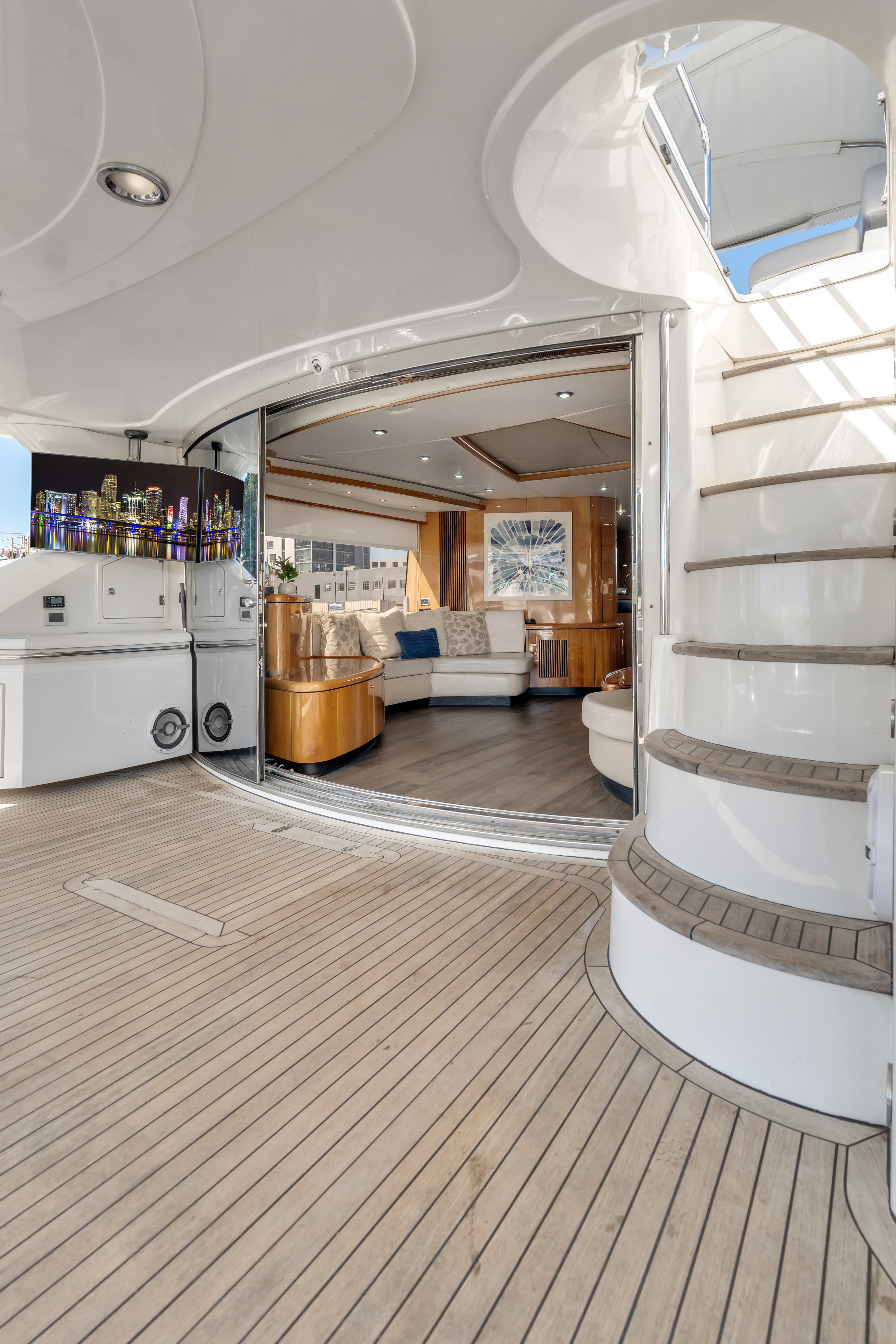 90' Deep Blue W/ Jacuzzi