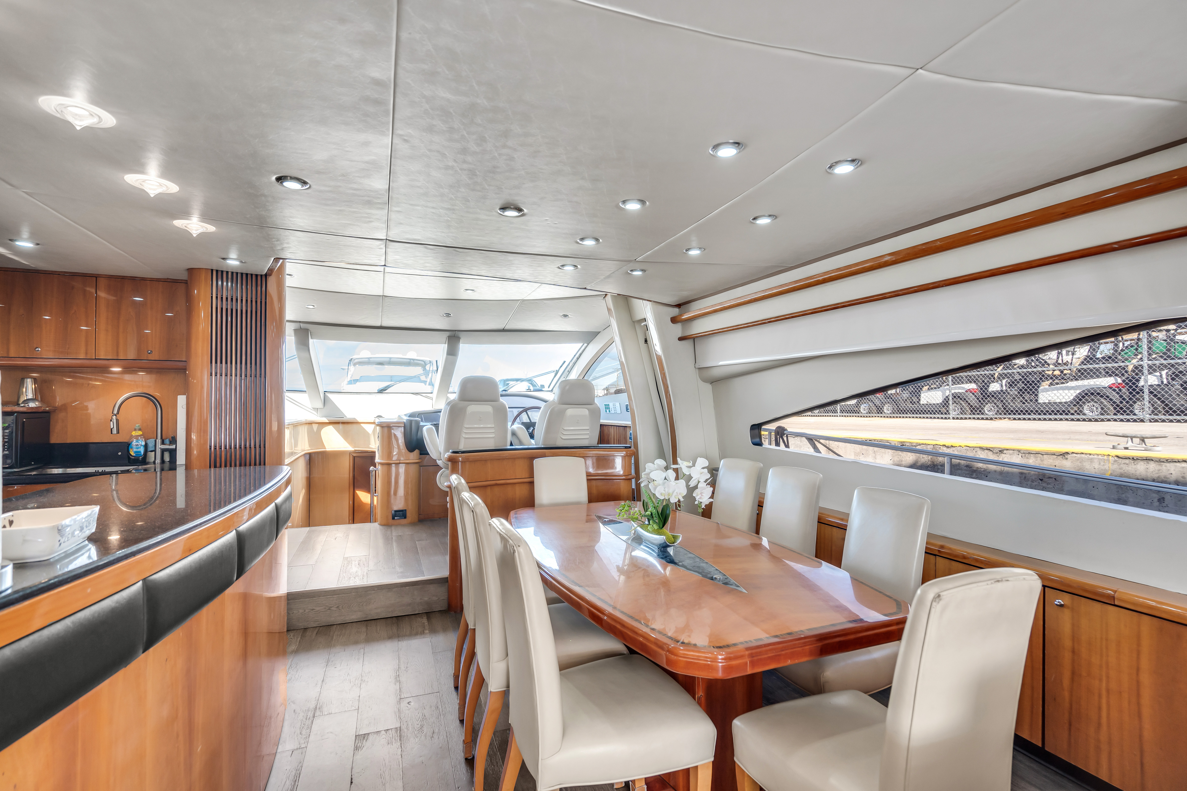 90' Deep Blue W/ Jacuzzi