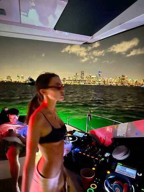 Celebration on board a private yacht rental in Miami