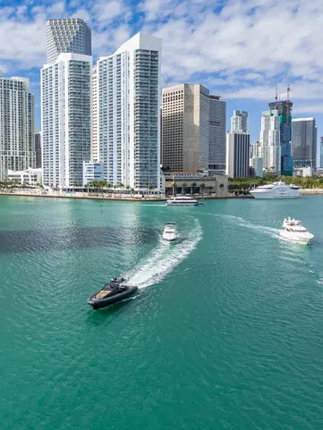 Anvera 62 running through downtown Miami