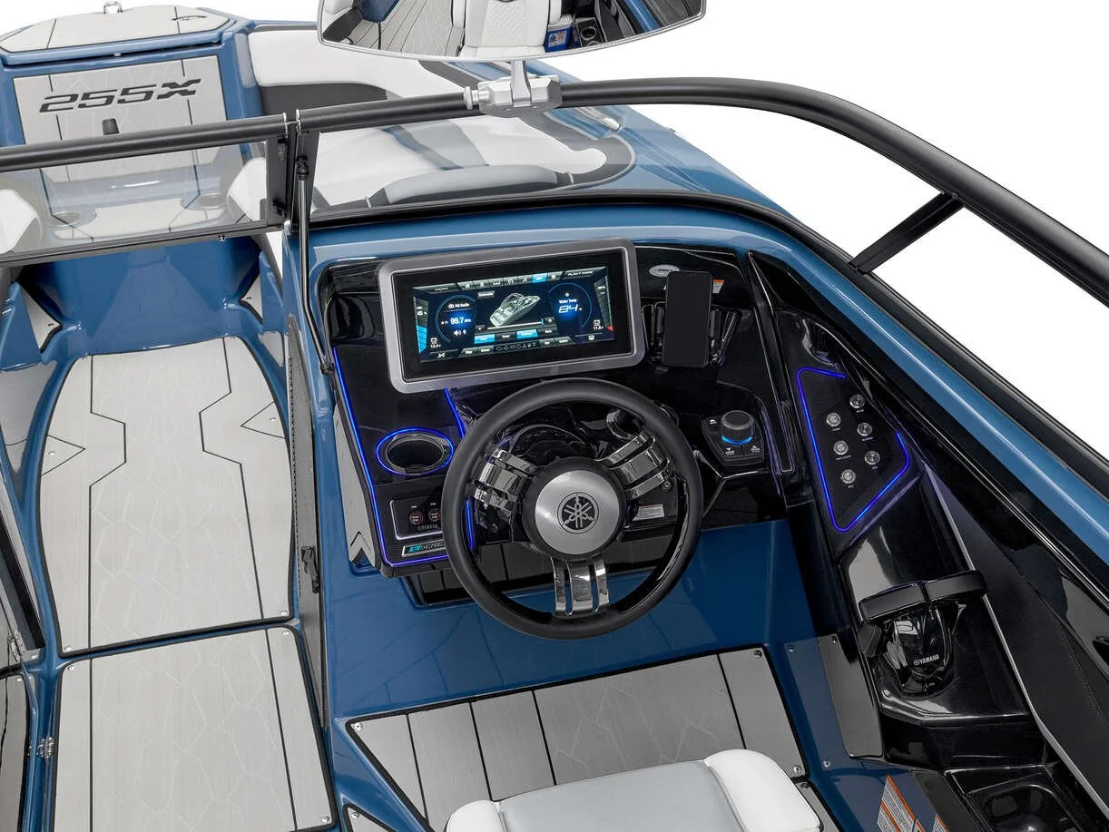 Yamaha 255XD bow seating, Miami boat rental
