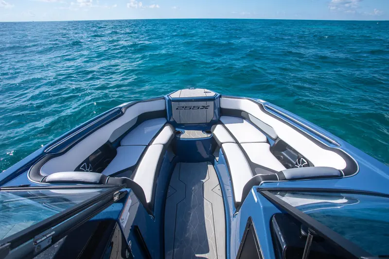 25-foot Yamaha 255XD jet boat in Miami